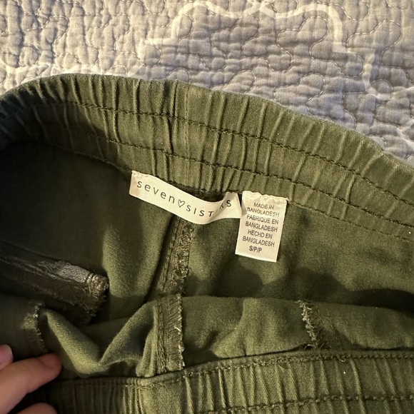 Mendocino - seven sisters army green shorts - Picture 3 of 3